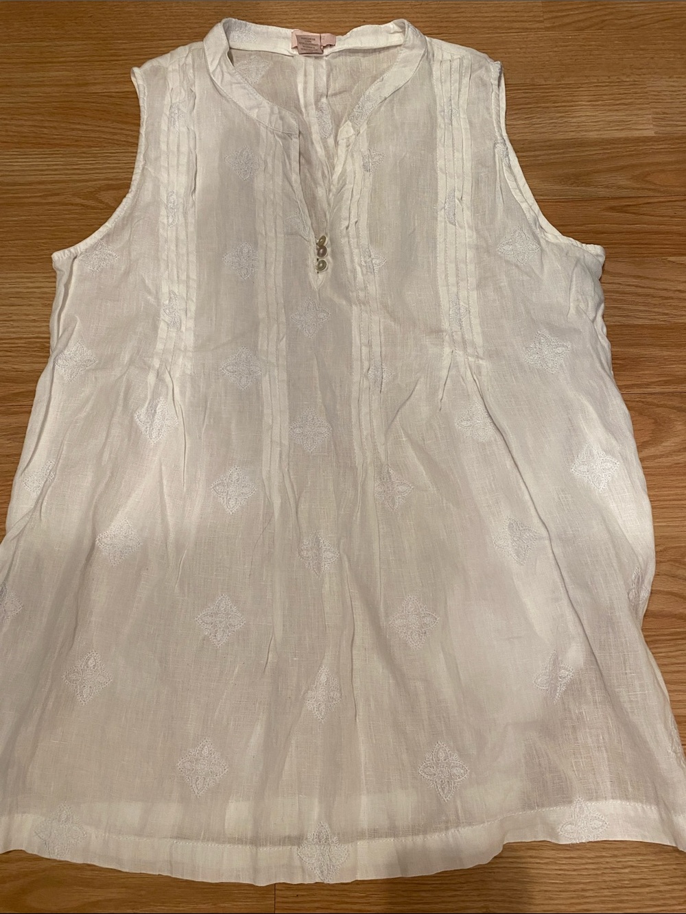 Preowned ST Tropes Sleeveless Embroidered linen white top XL excellent